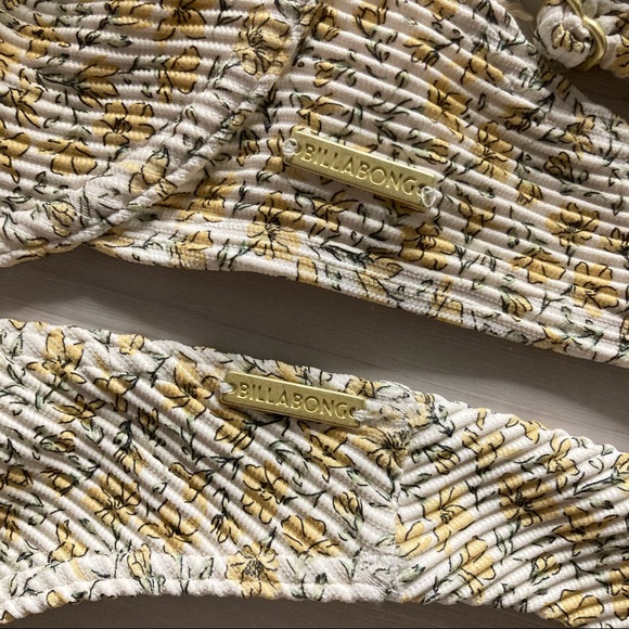 Billabong βοΈ Ditsy Floral Underwire Top x Hike Bottom Bikini Set - Picture 11 of 14